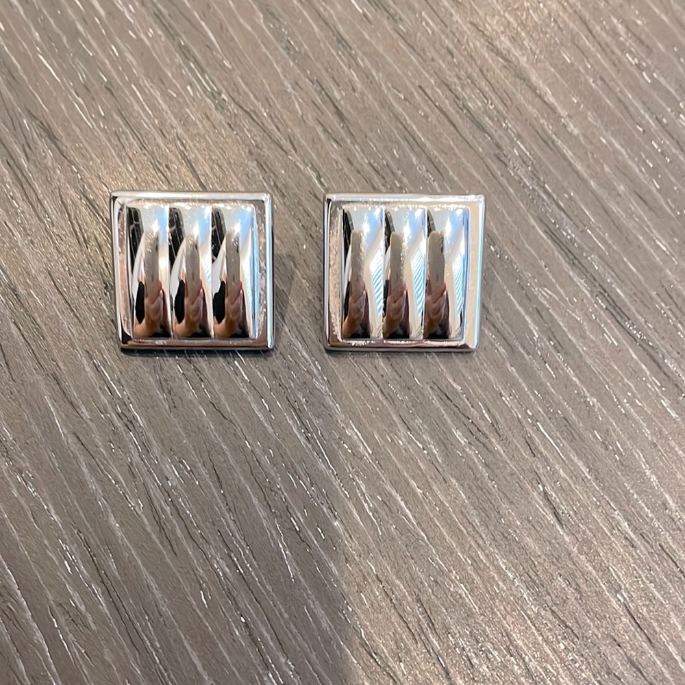Square earrings